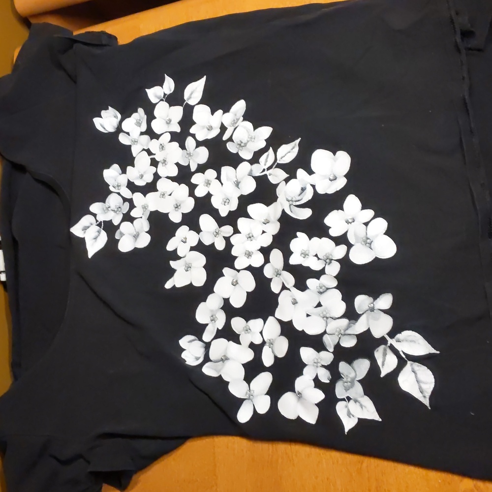 Large WHBM black t-shirt with white flowers